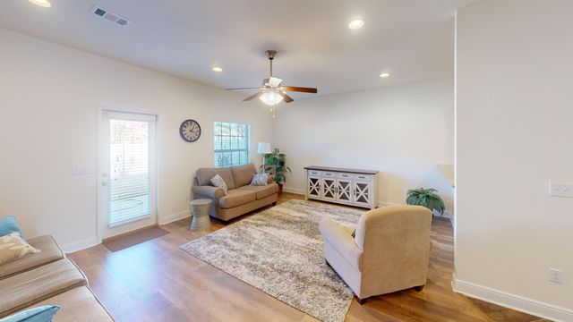 8872 White Ibis Way, Navarre, FL 32566