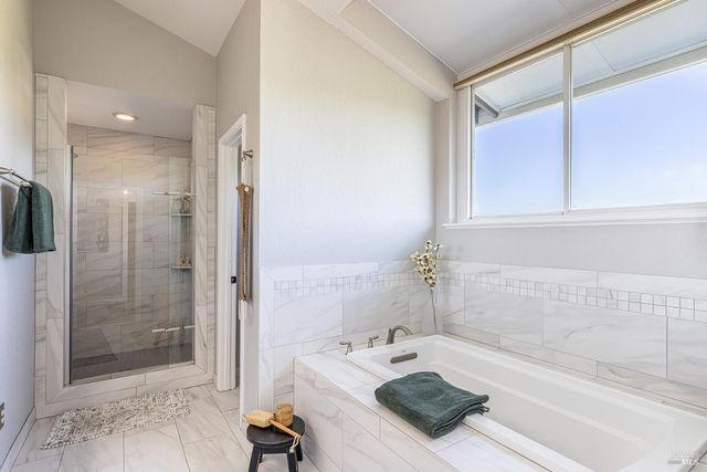 1018 Oakmont Ct, Napa, CA 94559