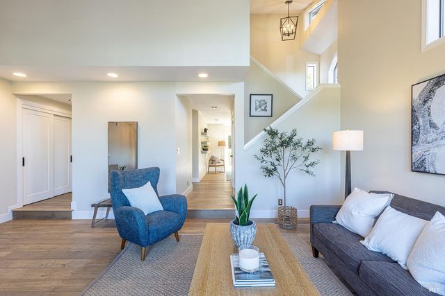 1018 Oakmont Ct, Napa, CA 94559