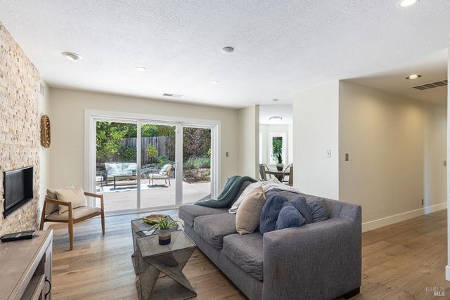 1018 Oakmont Ct, Napa, CA 94559