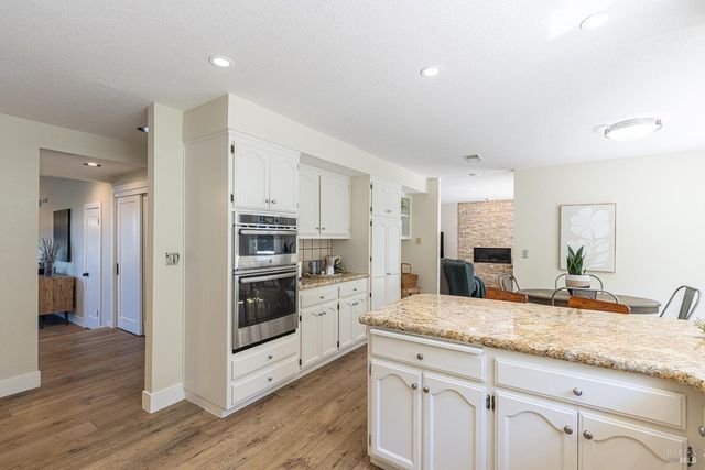 1018 Oakmont Ct, Napa, CA 94559