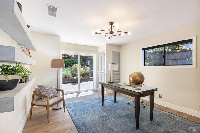 1018 Oakmont Ct, Napa, CA 94559