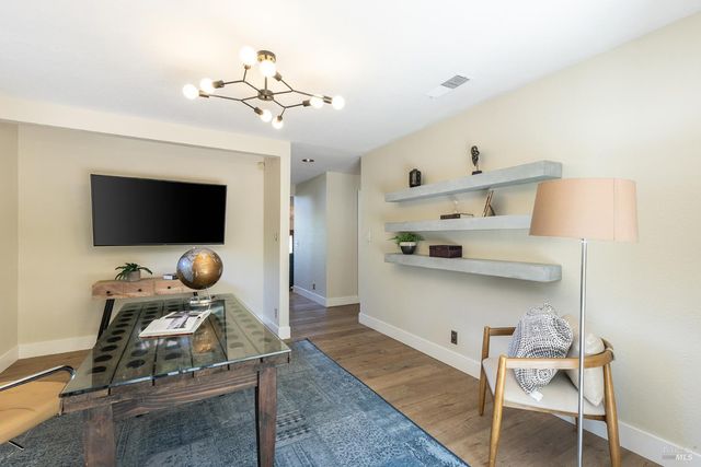 1018 Oakmont Ct, Napa, CA 94559