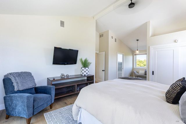 1018 Oakmont Ct, Napa, CA 94559