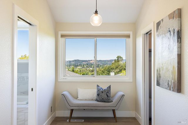 1018 Oakmont Ct, Napa, CA 94559