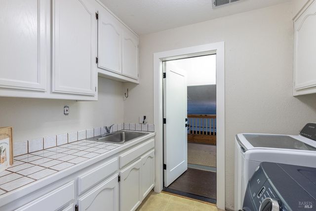 1018 Oakmont Ct, Napa, CA 94559