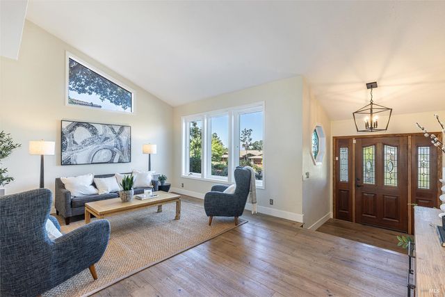 1018 Oakmont Ct, Napa, CA 94559