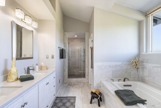 1018 Oakmont Ct, Napa, CA 94559