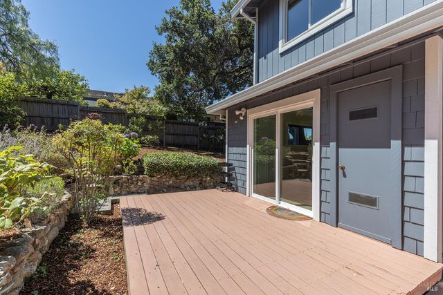 1018 Oakmont Ct, Napa, CA 94559