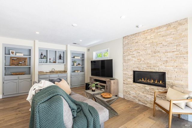 1018 Oakmont Ct, Napa, CA 94559