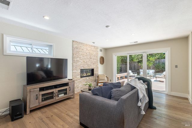 1018 Oakmont Ct, Napa, CA 94559