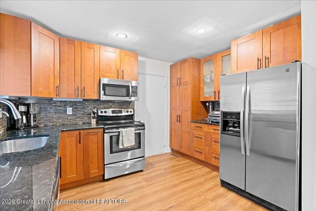 1226 Chartwell Carriage Way S, East Lansing, MI 48823