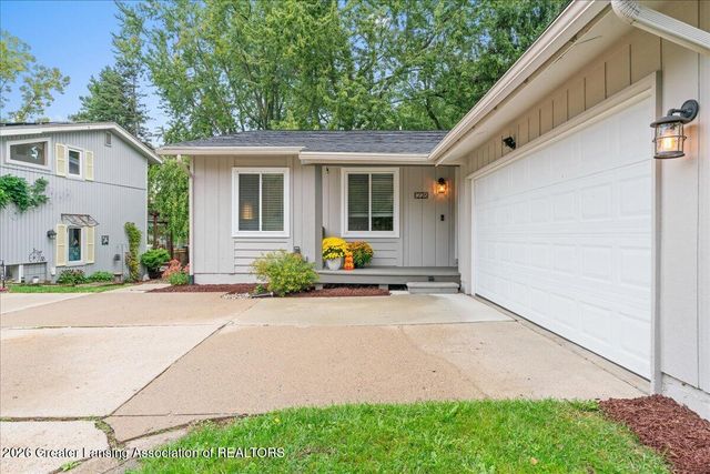 1226 Chartwell Carriage Way S, East Lansing, MI 48823