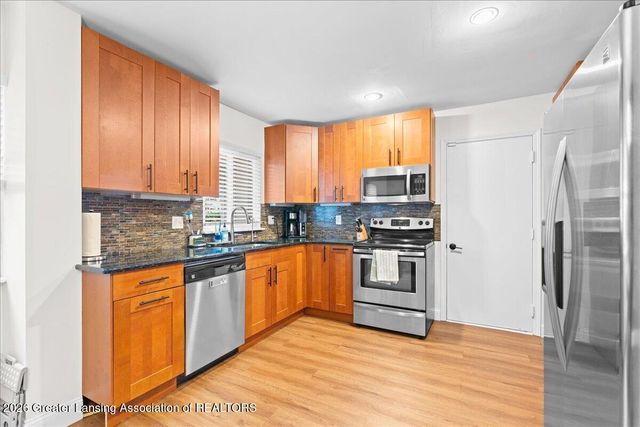 1226 Chartwell Carriage Way S, East Lansing, MI 48823