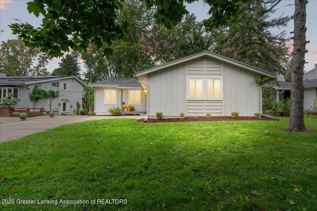 1226 Chartwell Carriage Way S, East Lansing, MI 48823