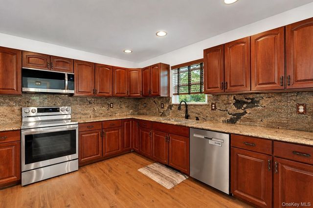 11 Oliver Street, Port Jefferson Station, NY 11776