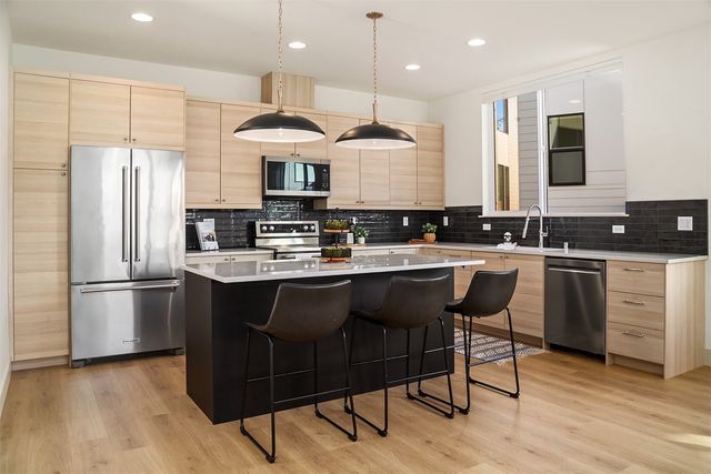3007 S Dakota St, Seattle, WA 98108