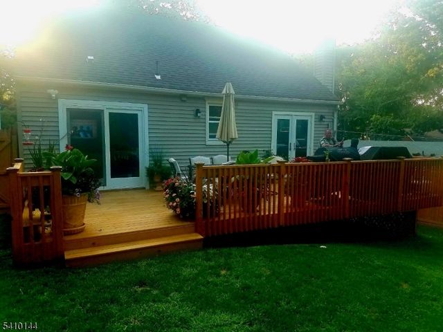 34 Bayview Ave, Hopatcong Boro, NJ 07843