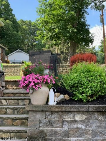 34 Bayview Ave, Hopatcong Boro, NJ 07843