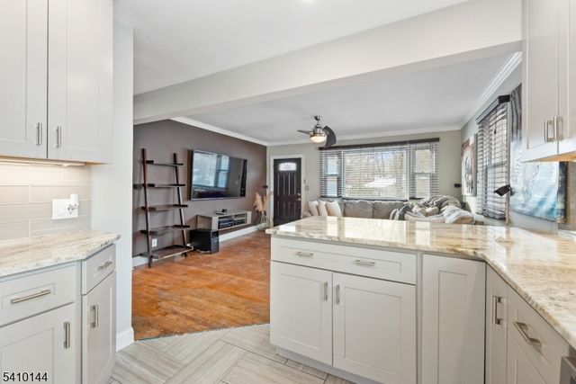 34 Bayview Ave, Hopatcong Boro, NJ 07843