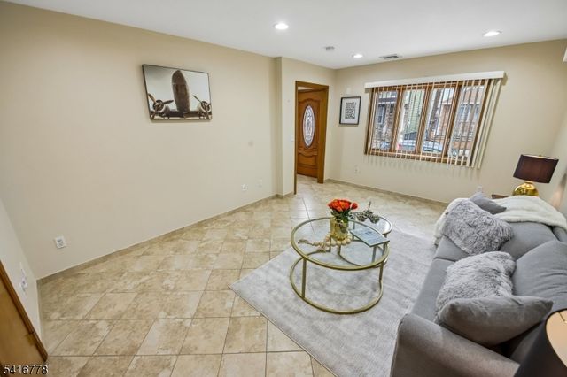 63 Waydell St, Newark City, NJ 07105