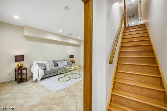 63 Waydell St, Newark City, NJ 07105