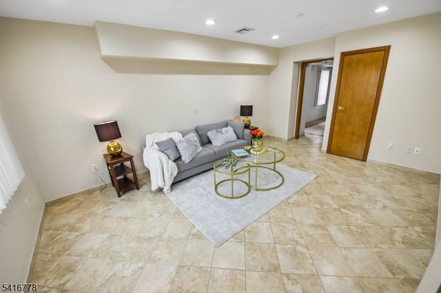 63 Waydell St, Newark City, NJ 07105