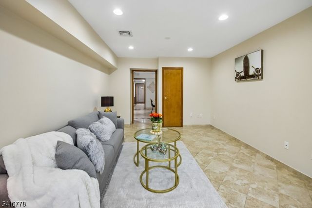 63 Waydell St, Newark City, NJ 07105