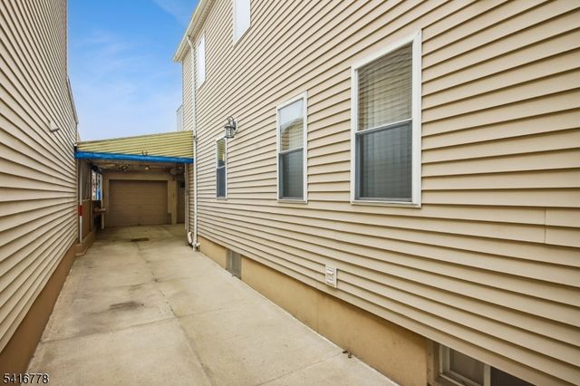 63 Waydell St, Newark City, NJ 07105