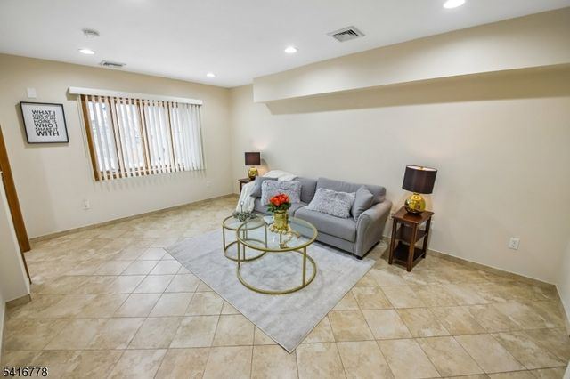 63 Waydell St, Newark City, NJ 07105