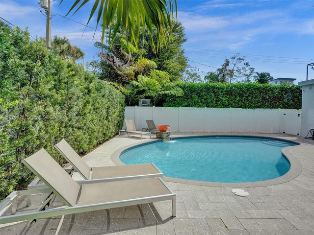 417 SW 15th St, Fort Lauderdale, FL 33315