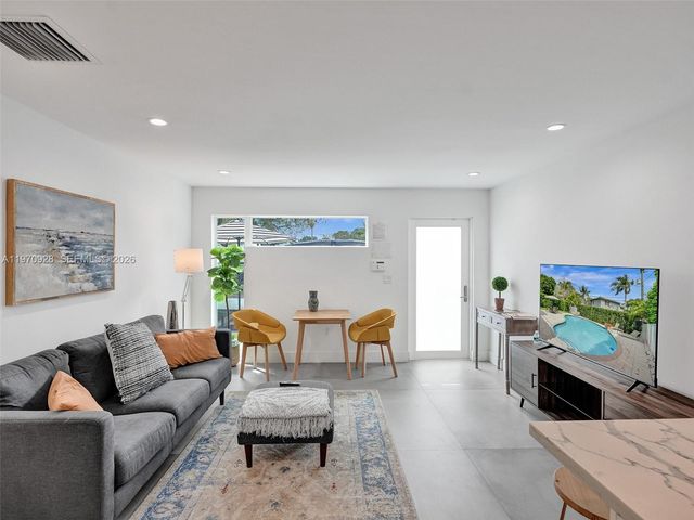 417 SW 15th St, Fort Lauderdale, FL 33315