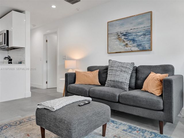 417 SW 15th St, Fort Lauderdale, FL 33315