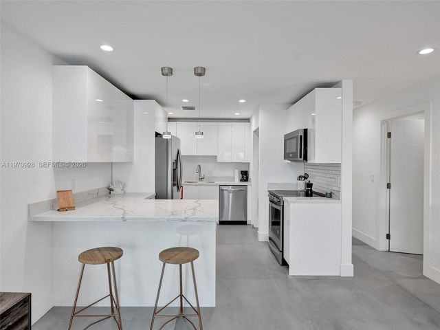 417 SW 15th St, Fort Lauderdale, FL 33315