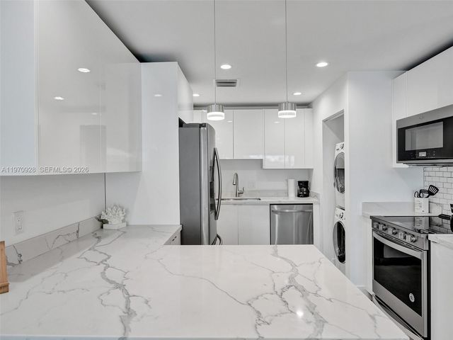 417 SW 15th St, Fort Lauderdale, FL 33315