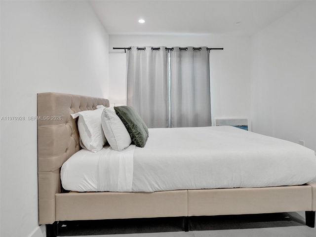 417 SW 15th St, Fort Lauderdale, FL 33315