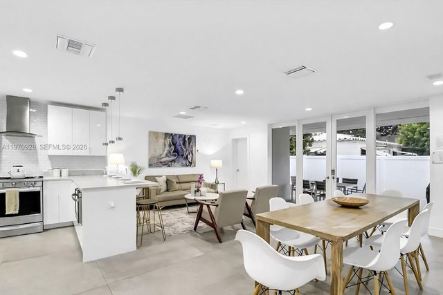 417 SW 15th St, Fort Lauderdale, FL 33315