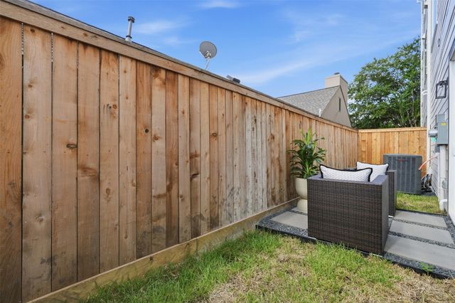 2111 Nantucket Drive C, Houston, TX 77057