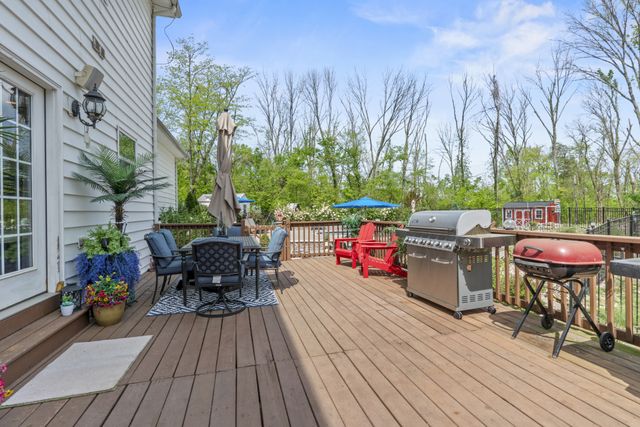 2870 Leonard Creek Ln, Arrington, TN 37014