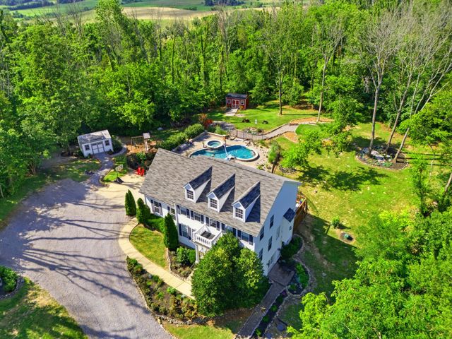 2870 Leonard Creek Ln, Arrington, TN 37014