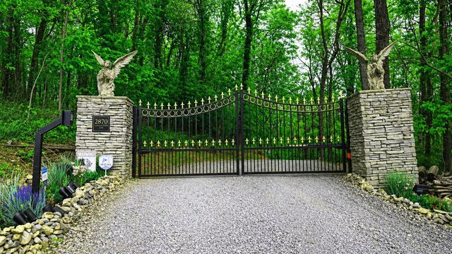 2870 Leonard Creek Ln, Arrington, TN 37014