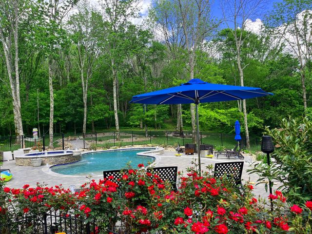 2870 Leonard Creek Ln, Arrington, TN 37014