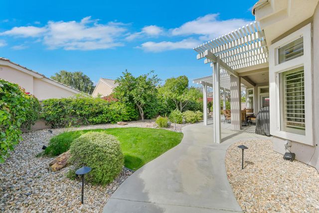 38543 Bent Palm Drive, Palm Desert, CA 92211