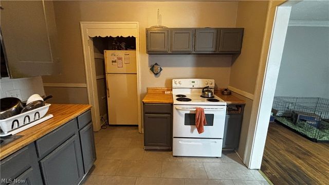 3234 W 110th Street, Cleveland, OH 44111