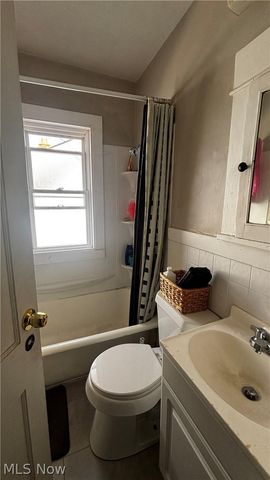 3234 W 110th Street, Cleveland, OH 44111