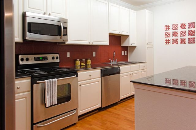1711 Old Spanish Trail 104, Houston, TX 77054