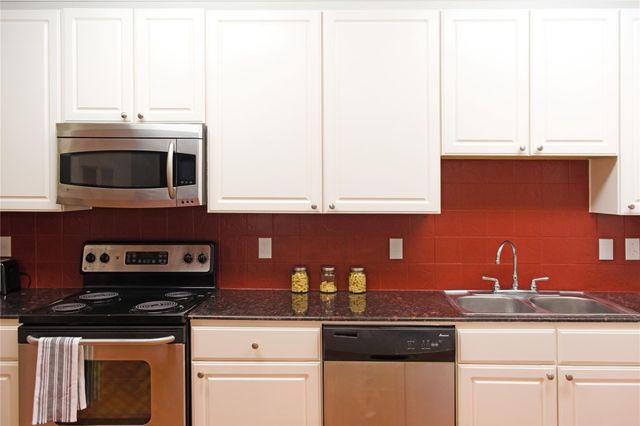 1711 Old Spanish Trail 104, Houston, TX 77054