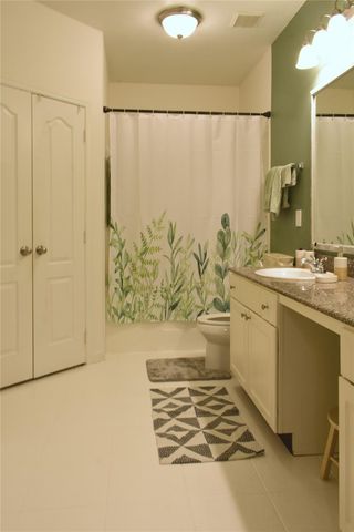 1711 Old Spanish Trail 104, Houston, TX 77054