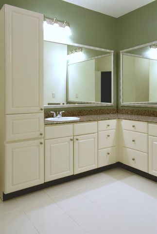 1711 Old Spanish Trail 104, Houston, TX 77054