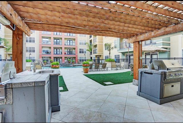 1711 Old Spanish Trail 104, Houston, TX 77054